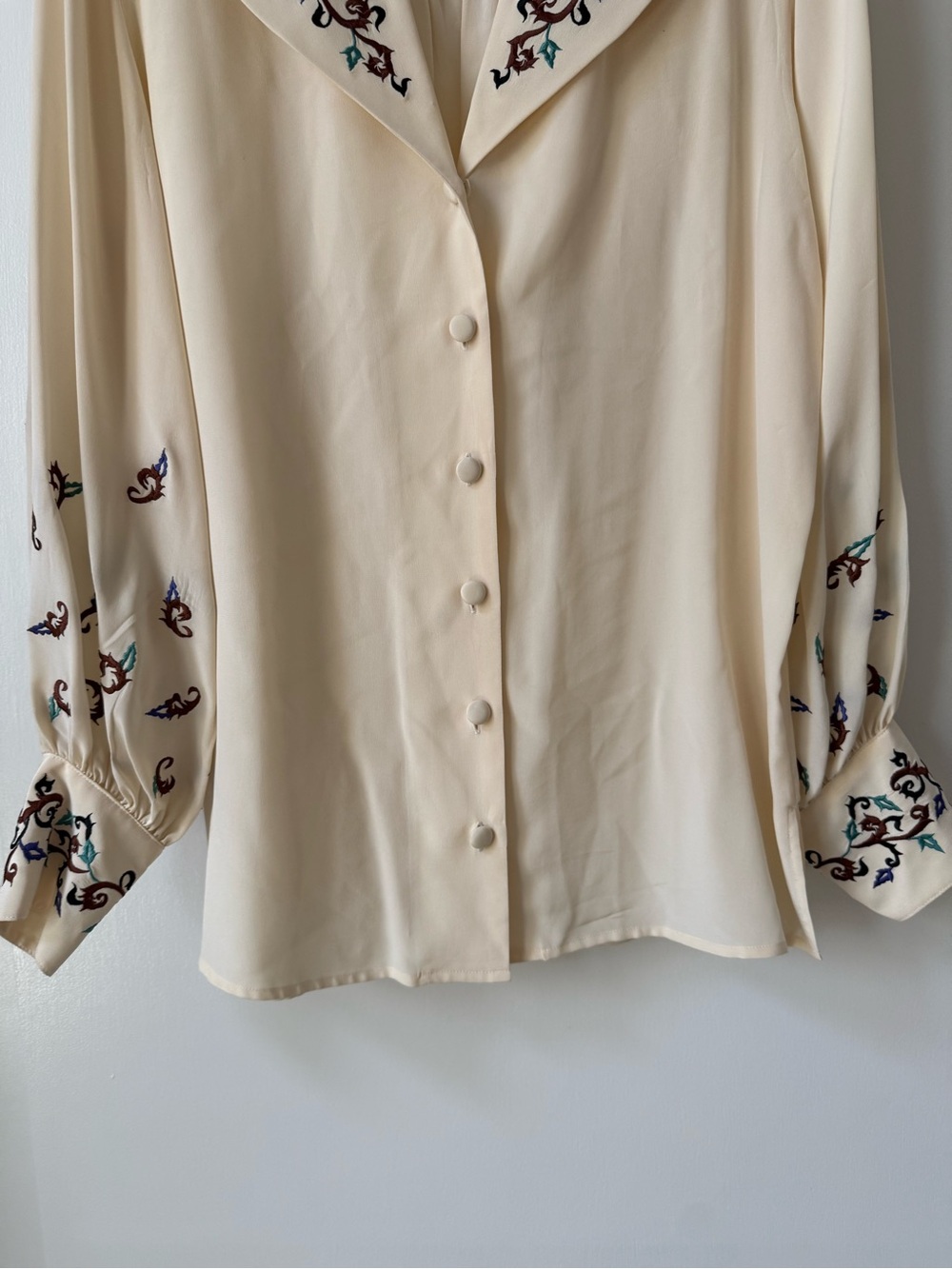 100% Silk Diane von Furstenberg Vine Embroidered Button Down Blouse in Cream - Picture 7 of 13